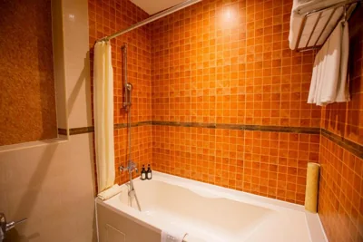 可直接通往泳池的Grand Deluxe大床或双床间 — Nipa Resort, Patong Beach